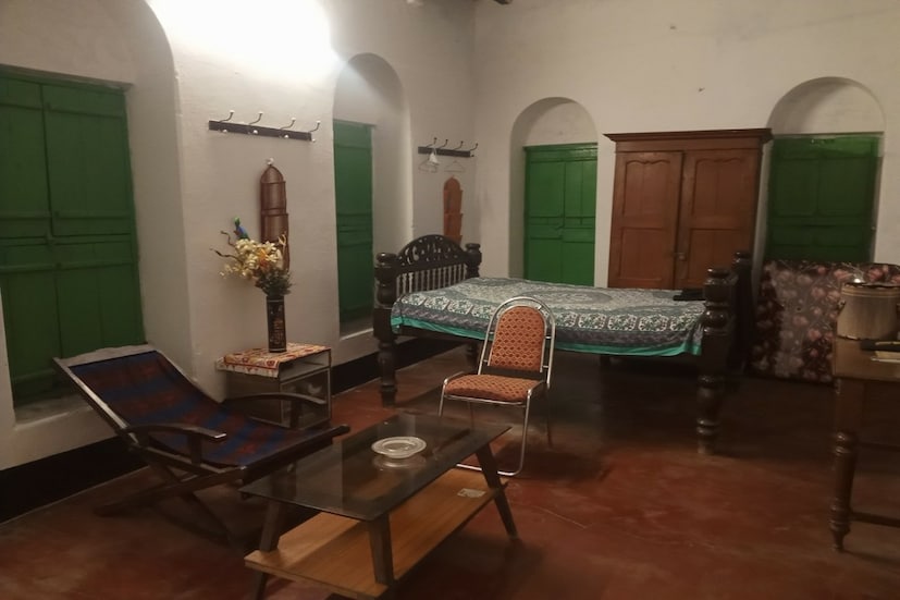 *শিবের উপাসক এই দাস মহাপাত্র বংশের পূর্ব পুরুষরা। স্থাপন করে পঞ্চ শিবের মন্দির। পঞ্চ শিবমন্দির লোকমুখে পরিবর্তিত হতে হতে আজকে এই পঁচেট গড়। পরে এই রাজপরিবার বৈষ্ণব ধর্মের অনুরাগী হয়। স্থাপিত হয় বর্তমান কুল দেবতা কিশোর রাই জিউর মন্দির।
