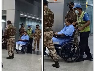 ভুবনেশ্বর থেকে ফেরার পর কলকাতা বিমানবন্দরে পার্থ চট্টোপাধ্যায়৷
