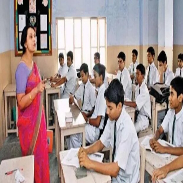 হার্ভার্ড মেডিক্যাল স্কুলে সাইকিয়াট্রির অধ্যাপক রবার্ট ওয়ালডিঙ্গার সংবাদমাধ্যম সিএনবিসিকে বলেন, এটি একটি জটিল সামাজিক চাহিদা যা আমাদের জীবনের সবদিককে ছুঁয়ে যায়। মানুষের সঙ্গে যত বেশি মেলামেশা করা যায়, ততই নিজের কাজ নিয়ে সন্তুষ্ট থাকা সম্ভব। এমনকী কাজেরও মান উন্নত হয়। প্রতীকী ছবি। 