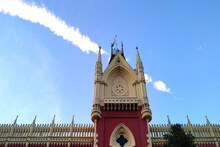 প্রাক্তন শিক্ষামন্ত্রীর ব্যক্তিগত সচিবের নাম করে তোলার অভিযোগ