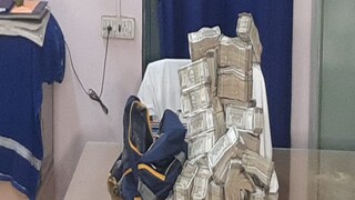 ঝাড়খণ্ডের কংগ্রেস বিধায়কের গাড়ি থেকে উদ্ধার টাকা৷ 