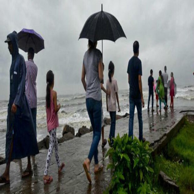 দক্ষিণ ওড়িশা ও উত্তর অন্ধপ্রদেশ উপকূলে একটি নিম্নচাপ তৈরি হয়েছে। বঙ্গোপসাগরে তৈরি এই নিম্নচাপ দক্ষিণ পশ্চিম দিকে একটু ঝুঁকে রয়েছে। মৌসুমী অক্ষরেখা গঙ্গানগর গোয়ালিয়র জবলপুর, রায়পুর, হয়ে বঙ্গোপসাগর উপকূলের নিম্নচাপ পেরিয়ে পূর্ব মধ্য বঙ্গোপসাগর পর্যন্ত বিস্তৃত। একটি অফসোর অক্ষরেখা রয়েছে আরব সাগর উপকূলে যেটি গুজরাত থেকে উত্তর কেরালা উপকূল পর্যন্ত বিস্তৃত।