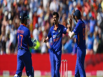 ভুবনেশ্বর, চাহালদের দুর্দান্ত বোলিং! ইংল্যান্ডকে উড়িয়ে দিয়ে সিরিজ জয় ভারতের