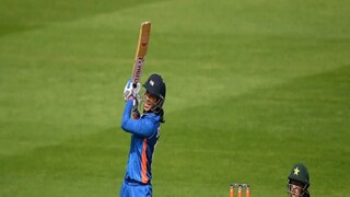 অনবদ্য ৬৩ রানের ইনিংস খেললেন স্মৃতি