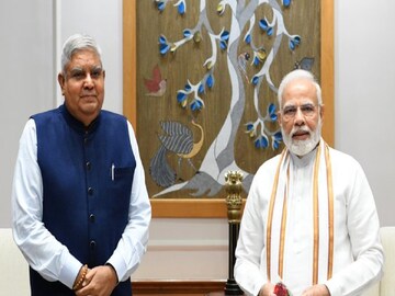 প্রধানমন্ত্রী নরেন্দ্র মোদির সঙ্গে জগদীপ ধনখড়৷ 