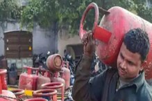 রেশন কার্ড থাকলে ফ্রিতে ৩টি গ্যাস সিলিন্ডার দেবে সরকার! আপনিও কী পাবেন জেনে নিন রেশন কার্ড থাকলে ফ্রিতে ৩টি গ্যাস সিলিন্ডার দেবে সরকার! আপনিও কী পাবেন জেনে নিন
