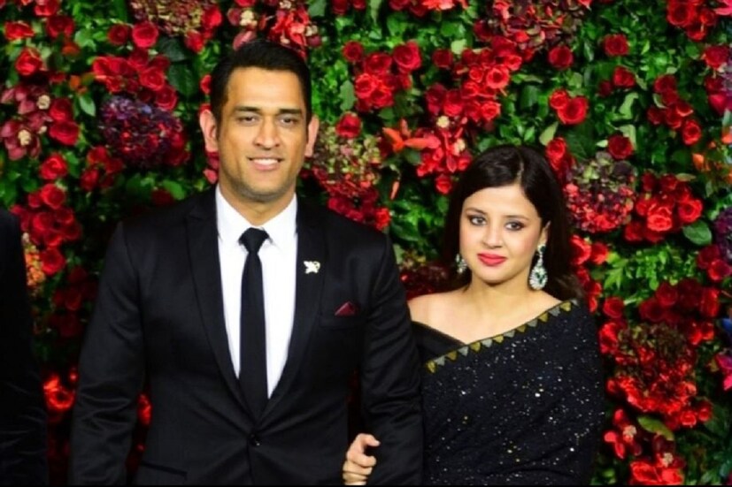 ইন্টেরিয়র ডেকোরেশন কোম্পানিতে টাকা ইনভেস্ট  করছেন মাহি মহেন্দ্র সিং ধোনি হোমলেনে  (Homelane) বিনিয়োগ করেছেন,  যা একটি ইন্টিরিয়র ডেকরেশন কোম্পানি৷  তিনি তিন বছরের জন্য ব্র্যান্ড অ্যাম্বাসডর এই কোম্পানির। এই 8টি পুরনো কোম্পানির ব্যবসা দিল্লি, বেঙ্গালুরু, চেন্নাই, হায়দরাবাদ, মুম্বই এবং কলকাতা সহ ১৬ টি শহরে ছড়িয়ে রয়েছে।