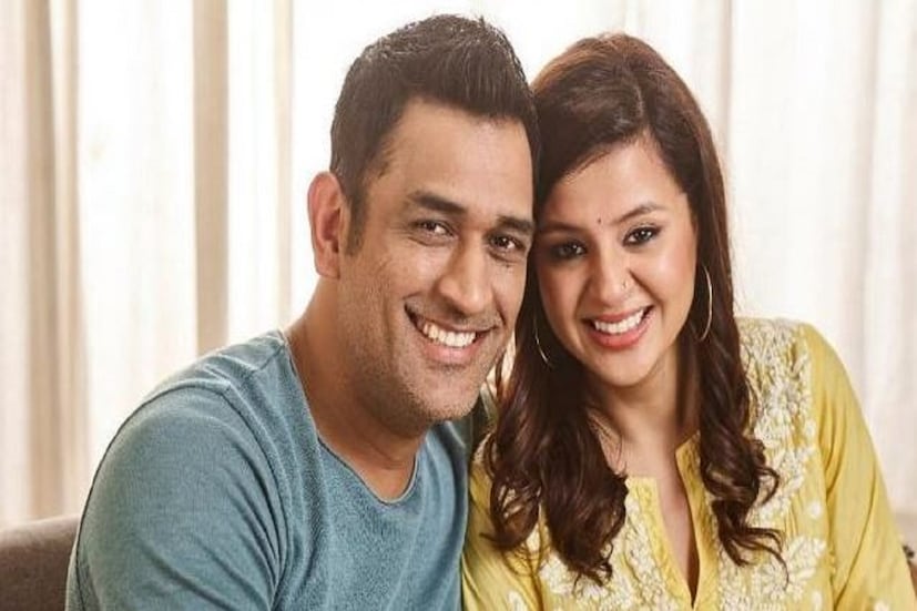 একটি ড্রোন কোম্পানিতে বিনিয়োগ করেছেন সম্প্রতি, ধোনি ড্রোন সংস্থা গরুড় অ্যারো স্পেসে বিনিয়োগ করেছেন। প্রতিষ্ঠানটির ব্র্যান্ড অ্যাম্বাসডরও হয়েছেন তিনি। তবে এই কোম্পানিতে মাহি কত কোটি টাকা বিনিয়োগ হয়েছে তা জানা নেই। Garuda Aerospace কৃষি, ম্যাপিং, নিরাপত্তা ইত্যাদি ক্ষেত্রে পরিষেবা প্রদান করে।