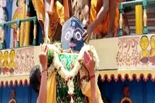 মাসির বাড়ি থেকে বেরিয়ে রথে চড়ে বসলেন জগন্নাথ, দেখুন... মাসির বাড়ি থেকে বেরিয়ে রথে চড়ে বসলেন জগন্নাথ, দেখুন...