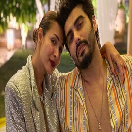 আইফেল টাওয়ার আর অর্জুন-মালাইকা! এ কি বিয়ের ইঙ্গিত?
