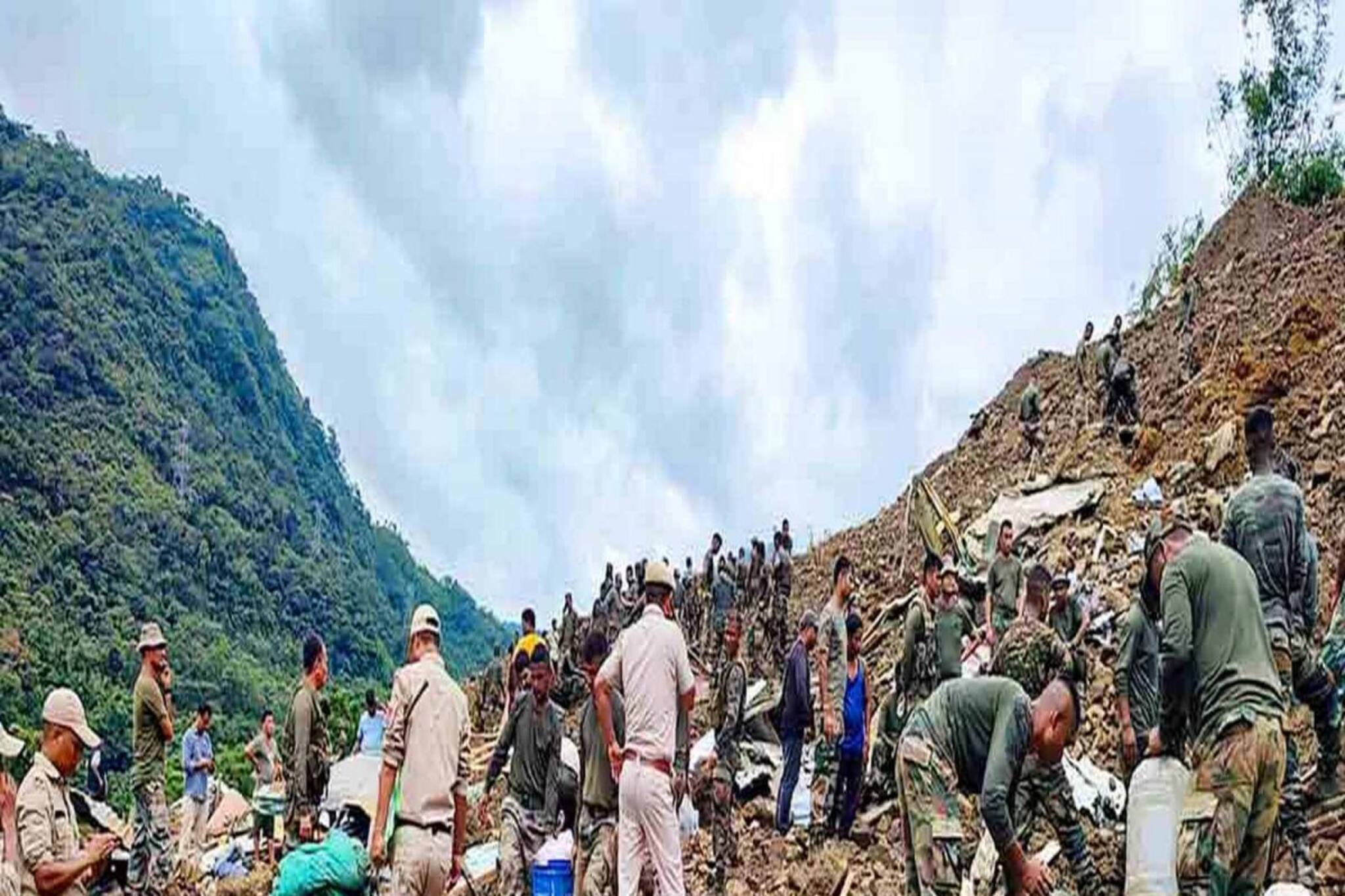 বেড়েই চলেছে লাশের সংখ্যা! মণিপুরে ভূমিধ্বসে উদ্ধার আরও ৮টি দেহ, নিখোঁজ ৩৪!