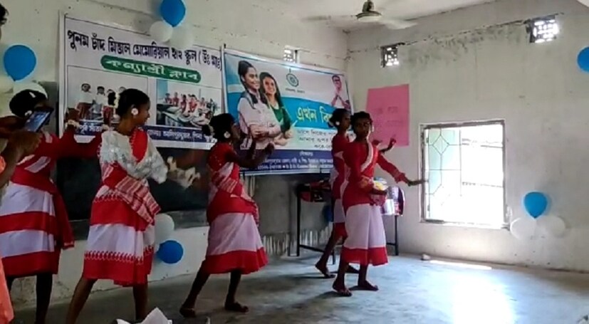এদিকে আলিপুরদুয়ারের দমনপুরে এদিন কন্যাশ্রী ক্লাবের পক্ষ থেকে সচেতনতামুলক অনুষ্ঠানের আয়োজন করা হয়। দমনপুর উচ্চ বিদ‍্যালয়ের কন‍্যাশ্রীর ক্লাবের পক্ষ থেকে একটি আলোচনা সভা অনুষ্ঠিত হয় স্কুল ঘরে ১) বাল‍্যবিবাহ২) শিশু পাচার৩) নারী স্বাস্থ্য৪) কন‍্যাশ্রী ক্লাবের সামাজিক গুরুত্ব বিষয়গুলি নিয়ে আলোচনা করা হয় অনুষ্ঠানটিতে।(লেখা ও ছবি: অনন্যা দে)