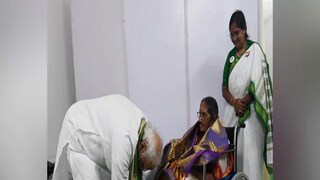 Modi with Pasala Krishna Bharathi Modi with Pasala Krishna Bharathi