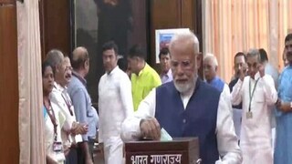 ভোট দিচ্ছেন প্রধানমন্ত্রী নরেন্দ্র মোদি৷ Photo-ANI ভোট দিচ্ছেন প্রধানমন্ত্রী নরেন্দ্র মোদি৷ Photo-ANI