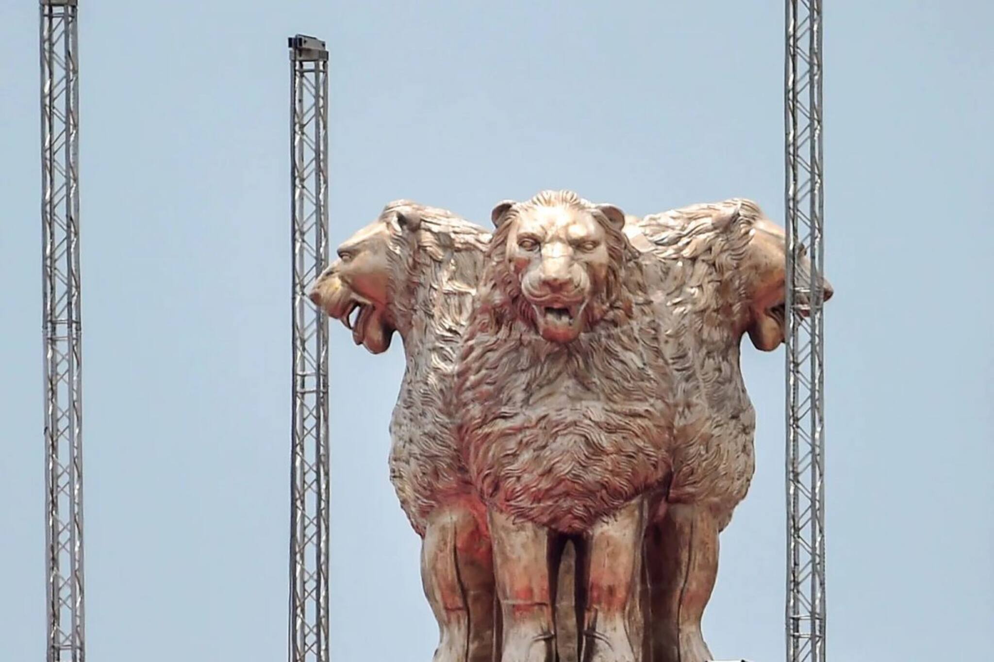 আটটি ধাপে তৈরি হয়েছে জাতীয় প্রতীক, দেশের এই গৌরবমূর্তির গাথা শুনলে চমকে যাবেন