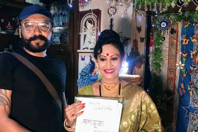 এ দিন আরও একটি ঘোষণা করেন ইন্দ্রাণী ৷ এ বার তাঁর লেখা গল্প নিয়ে ছবি হতে চলেছে৷ ছবির নাম ‘দশভুজা অ্যাকাডেমি’৷ এই ছবিরও পরিচালনা করবেন সুদীপ ৷