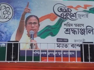 ভিক্টোরিয়া হাউসের সামনে হয়েছে শহিদ দিবসের মঞ্চ
