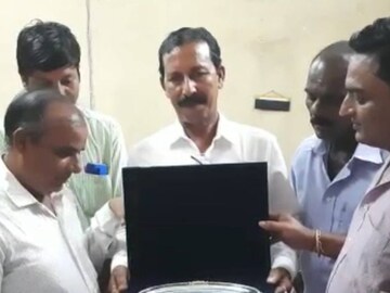 বিশেষ ফলক দেওয়া হল এই ব্যাঙ্ককে