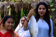 ‘ভিল ফুড’-এর সংসারে এসে জমিয়ে সর্ষে ইলিশ খেলেন সাহেবের ‘চিঠি’ দেবচন্দ্রিমা ‘ভিল ফুড’-এর সংসারে এসে জমিয়ে সর্ষে ইলিশ খেলেন সাহেবের ‘চিঠি’ দেবচন্দ্রিমা
