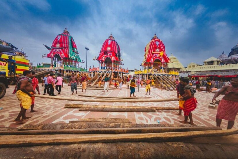 রীতি নীতি ও ঐতিহ্য পালন করে আষাঢ় মাসের দ্বিতীয়া তিথিতে গুন্ডিচা মন্দিরের উদ্দেশে রওনা দিল নন্দীঘোষ, তালধ্বজ ও দর্পদলন ৷