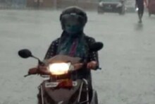 বর্ষায় দু’ চাকার গাড়ি চালান? দুর্ঘটনা এড়িয়ে নিরাপদ থাকতে মেনে চলুন এই নিয়ম