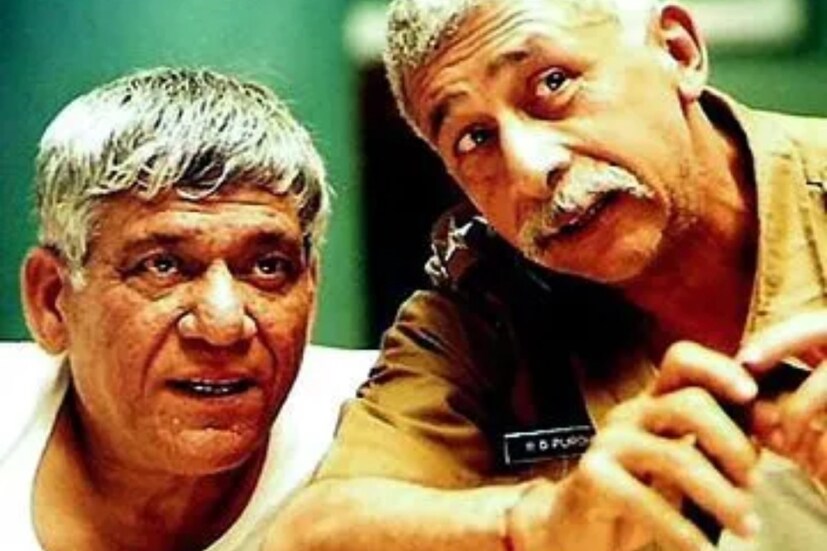 নাসিরের পাশ দিয়ে যাওয়ার সময়ে হঠাৎ তাঁর পিঠে ছুরি বসিয়ে দেন যশপাল। নাসির কিছু বুঝে ওঠার আগেই ওম চিৎকার করে ওঠেন। তার পরে আবারও যশপাল নাসিরকে মারার জন্য উদ্যত হন। কিন্তু ওম এবং নাসির তাঁকে পাকড়াও করে নেন।