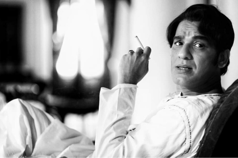 শেষ হল 'পরিচয় গুপ্ত' ছবির শ্যুটিং। অন্ধ রাজার চরিত্রে এবার ঋত্বিক চক্রবর্তীর একাধিক ছবি প্রকাশ পেয়েছে। সঙ্গে আরও তাবড় তাবড় কয়েক জন অভিনেতা। সেটের মুহূর্ত প্রকাশ্যে।