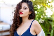 উরফির শরীরে শুধু ব্লেড, ইদে এ সব পরলে কেউ কোলাকুলি করবে না! মন্তব্য নেটিজেনের
