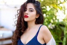 উরফির শরীরে শুধু ব্লেড, ইদে এ সব পরলে কেউ কোলাকুলি করবে না! মন্তব্য নেটিজেনের