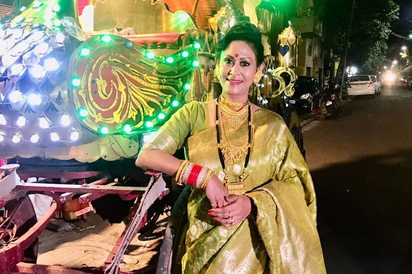 ইন্দ্রাণীর বাড়িতে জগন্নাথ পুজোয় হাজির ছিলেন তাঁর মা-সহ অন্যান্য আত্মীয় পরিজন ও তাঁর বন্ধুরা ৷ রথযাত্রাতেও সামিল হন ইন্দ্রাণী ৷
