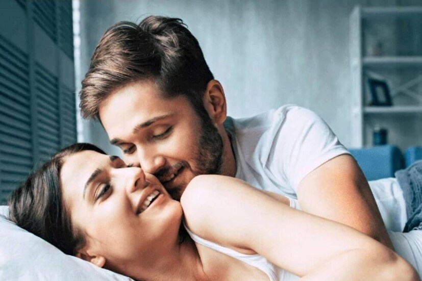 যৌনতা নিয়ে কথা আপনার মনের পাশাপাশি শরীরকেও যৌন সন্পর্কের জন্য তৈরি করে তোলে ৷ আপনি যত উজ্জীবিত হবেন, শারীরিক সম্পর্কও তত গভীর হবে ৷