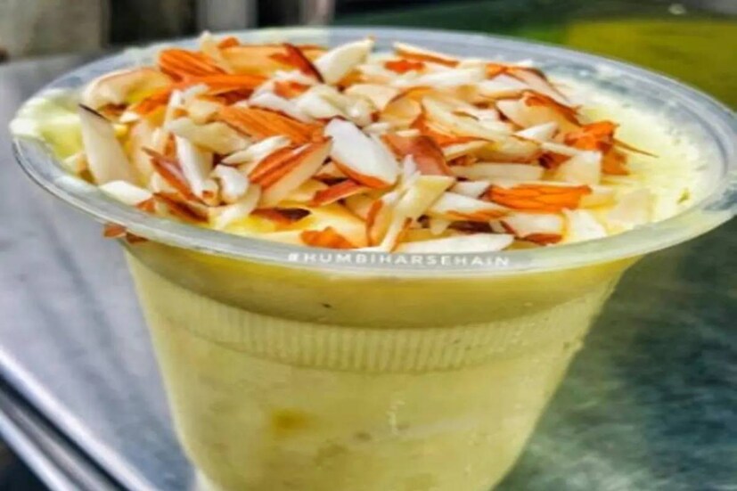 অনেকে গরমে রাতে ঘুমোতে যাওয়ার আগে দুধের বদলে লস্যি পান করেন ৷ এতে শরীরের অত্যন্ত ক্ষতি করে ৷ হজম বা পরিপাক ক্রিয়ায় ক্ষতি করে ৷ ওজনও বেড়ে যায় দ্রুত হারে ৷ 