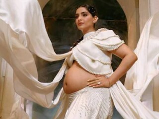 তিনি এখন মুম্বইয়ে অনিল এবং সুনীতা কপূরের কাছে