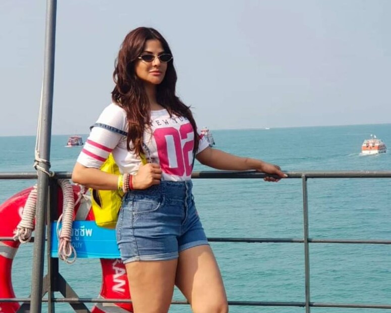 এর পর থেকেই তাঁকে নিয়ে চর্চা তুঙ্গে৷ আলোচনা চলছে তাঁর ব্যক্তিগত জীবন নিয়েও৷
