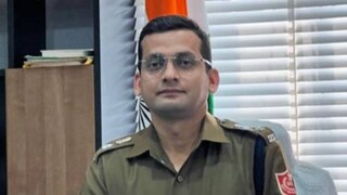 ২০১৩ সালের আইপিএস ব্যাচের অফিসার রঘুবংশী সেখানকার ছাত্রছাত্রীদের জন্য শুরু করেছেন কোচিং ক্লাস