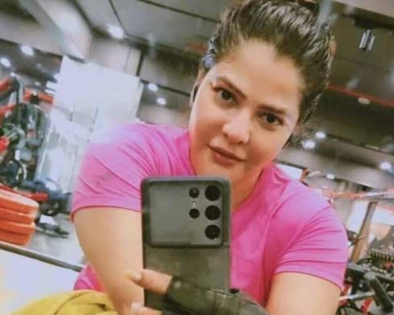 পেশায় অভিনেত্রী অর্পিতা মডেলিংও করেছেন৷ তাঁকে দেখা গিয়েছে বাংলা, ওড়িয়া, তামিল ও মালয়লম ছবিতে৷