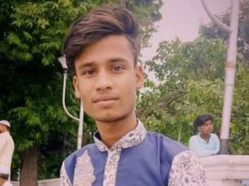 বন্ধুদের সঙ্গে পরিকল্পনা করে সোমবার ভোরে বাড়ি থেকে বের হয়ে দিঘার উদ্দেশে রওনা দেন আরিফ