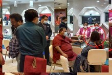 ‘‘ও কৌন থি’’-রহস্যময়ীকে নিয়ে গয়নার দোকানে পার্থ! ছবি নিয়ে শুরু তদন্ত ‘‘ও কৌন থি’’-রহস্যময়ীকে নিয়ে গয়নার দোকানে পার্থ! ছবি নিয়ে শুরু তদন্ত