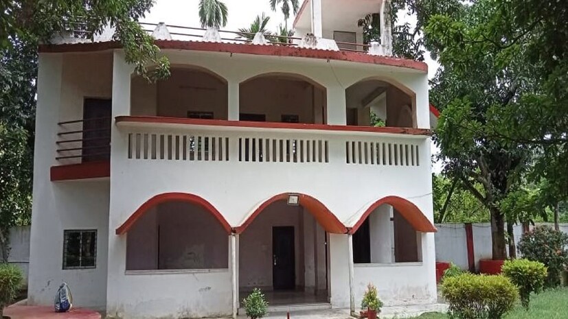 বারুইপুরের এই দুই বাগান বাড়িতেই পার্থ চট্টোপাধ্যায় এবং অর্পিতা মুখোপাধ্যায় মাঝেমধ্যে আসতেন বলে দাবি স্থানীয় বাসিন্দাদের৷ ধোপাগাছির বাড়িতে গাছের চারাগুিলরও নিজের হাতে দেখাশোনা করতেন অর্পিতা৷ 