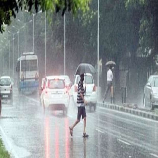 আগামী তিন চার দিন গুজরাত, মধ্য মহারাষ্ট্রের মুম্বই সহ সংলগ্ন এলাকা এবং ঘাট এলাকায় ভারী থেকে অতি ভারী বৃষ্টির সতর্কতা। অতি ভারী বৃষ্টির সতর্কতা আগামী ৪৮ ঘণ্টায় উত্তরাখন্ডে। ভারী বৃষ্টি হতে পারে সৌরাষ্ট্র কচ্ছ, মারাঠাওয়ারা, কর্ণাটক, কেরল, মাহে অন্ধ্রপ্রদেশ ইয়ানাম, মধ্যপ্রদেশ, ওড়িশা, বিদর্ভ এবং ছত্তিশগড়ে।