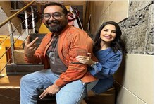 সানির কোলে অনুরাগ! নীল সুন্দরীর জীবন বদলে দিলেন কাশ্যপ! তাও মাত্র একটা ফোনে!