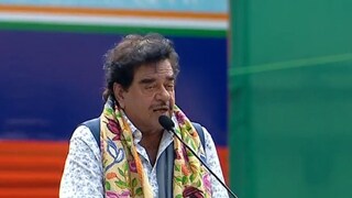 একুশে জুলাইয়ের সভায় শত্রুঘ্ন সিনহা