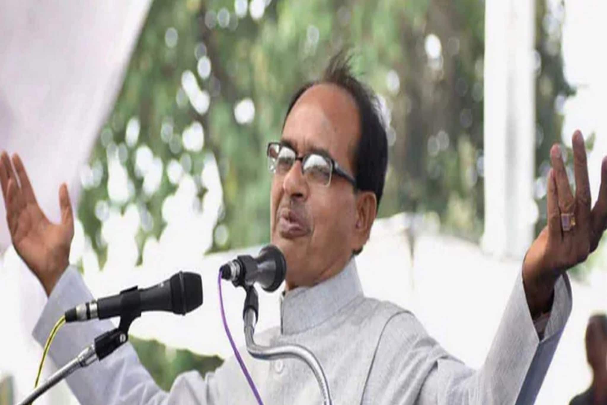 মুখ্যমন্ত্রী শিবরাজকে ‘ঠান্ডা চা’ দেওয়ার ‘অপরাধ’! সরকারি আধিকারিককে শো-কজ নোটিশ!