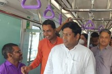 কাউন্টার থেকে ভাড়া মিটিয়ে টোকেন নিয়ে নতুন মেট্রো পথে সফর সুকান্ত মজুমদারের কাউন্টার থেকে ভাড়া মিটিয়ে টোকেন নিয়ে নতুন মেট্রো পথে সফর সুকান্ত মজুমদারের