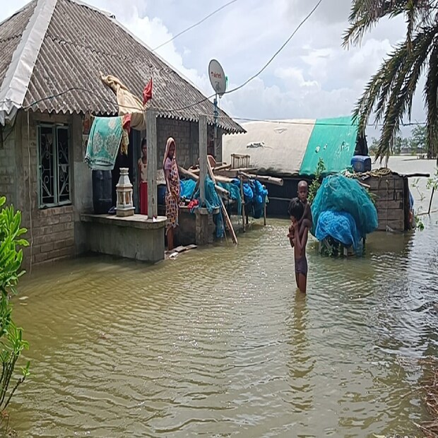 নিম্মচাপ ও কোটালের জেরে দক্ষিণ ২৪ পরগণার সুন্দরবন এলাকার কাকদ্বীপ মহকুমায় সবচেয়ে বেশি  প্রভাব পড়েছে। গত দু’‌দিনে জলোচ্ছ্বাসের জেরে একাধিক নদী ও সমুদ্র বাঁধ উপচে জল ঢুকেছে লোকলয়ে। 