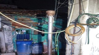 এই খুঁটিতেই বিদ্যুৎস্পৃষ্ট হয় ওই কিশোর৷ এই খুঁটিতেই বিদ্যুৎস্পৃষ্ট হয় ওই কিশোর৷