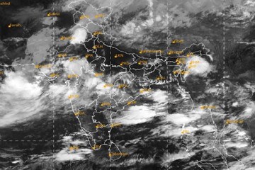 হু হু করে হাওয়া সঙ্গে জোরালো বৃষ্টি! কলকাতার ওয়েদার আপডেট কি বলছে