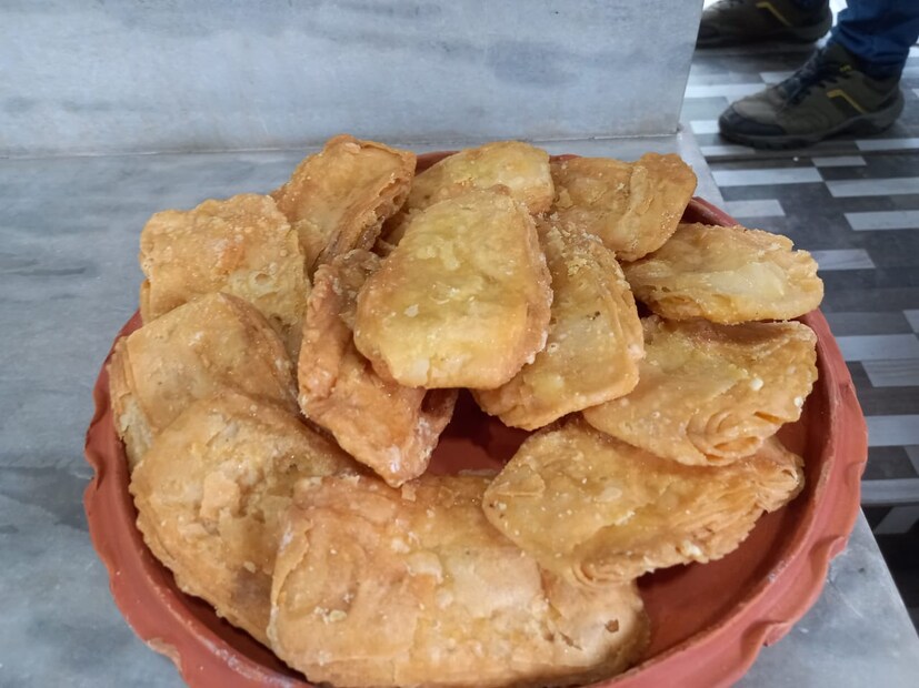 উল্টোডাঙ্গা ক্যানেল ইস্ট রোডে এখন জগন্নাথ দেবের ভান্ডারার আয়োজন। রথযাত্রার দিন সকাল থেকেই শুরু হয়ে যাবে ভোগ রান্নার আয়োজন।