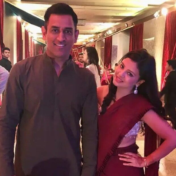বিয়ের পর একসঙ্গে এক যুগ কাটিয়ে ফেললেন ধোনি-সাক্ষী। আজ তাঁদের বিয়ের ১২ বছর পূর্ণ হল। 