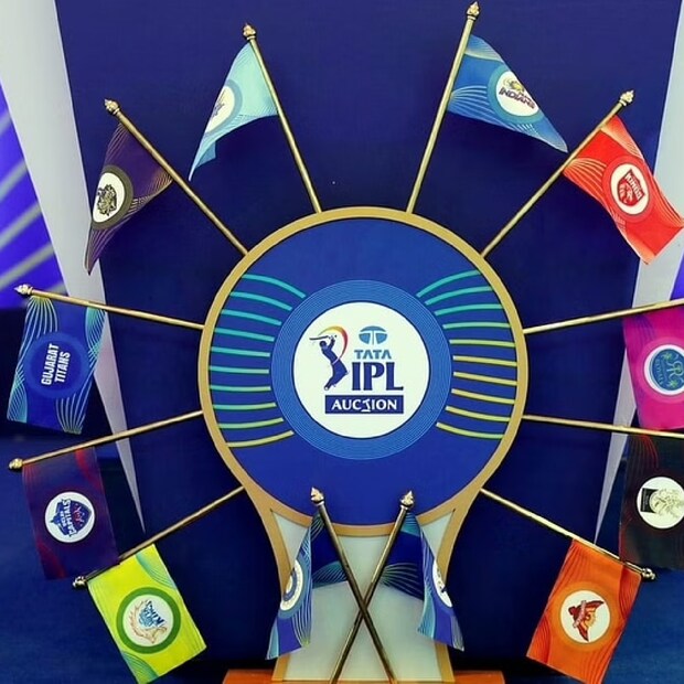 যতদূর জানা গিয়েছে, ২০২৪ আইপিএল শুরু হবে মার্চ মাসের শেষের দিকে। আর প্রতিযোগিতা চলবে জুন মাস পর্যন্ত। এখন আইপিএল হয় ২ মাস। এবার সেটাই বেড়ে হবে আড়াই মাস।
